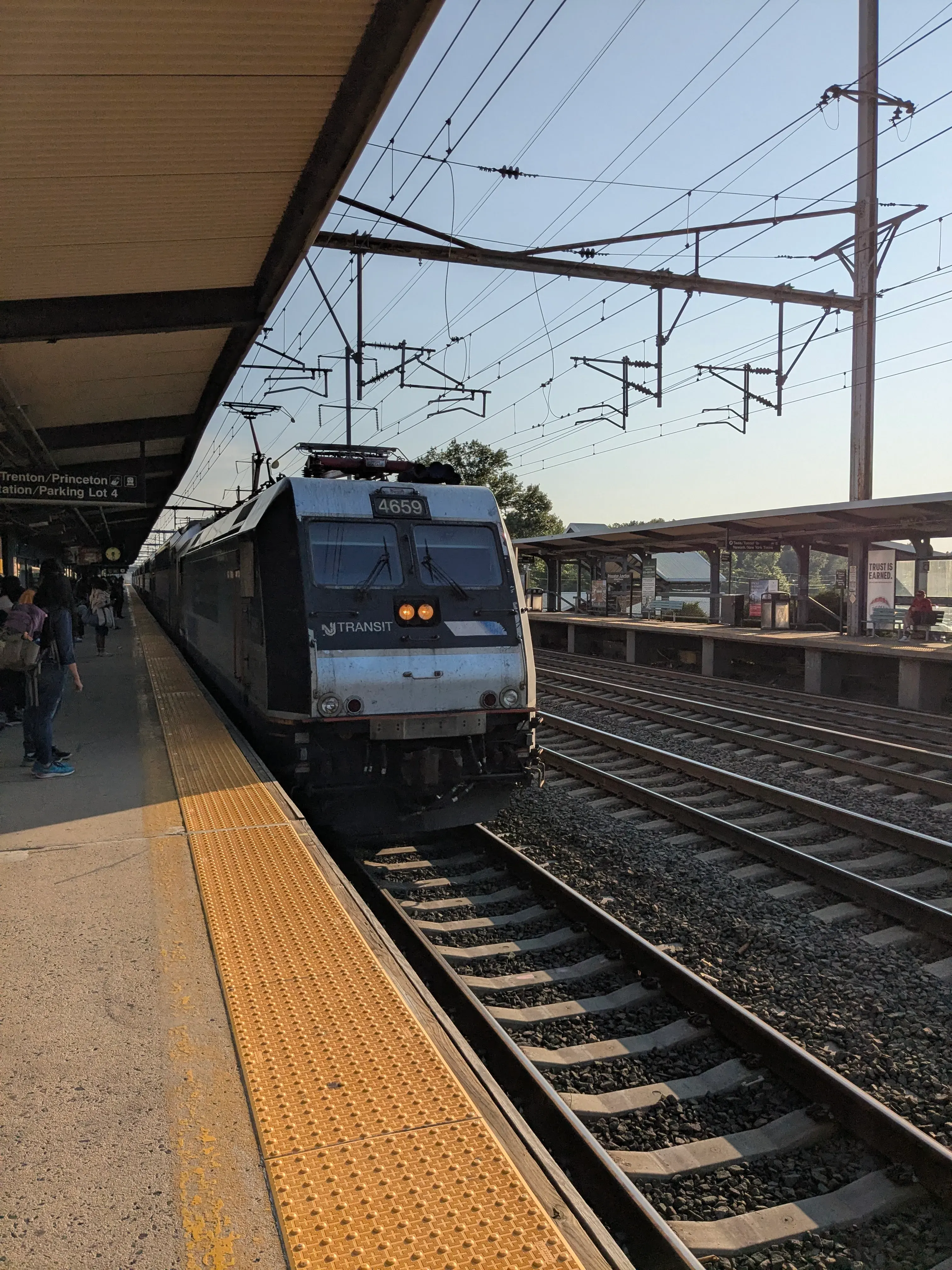 PXL_20250803_222834623