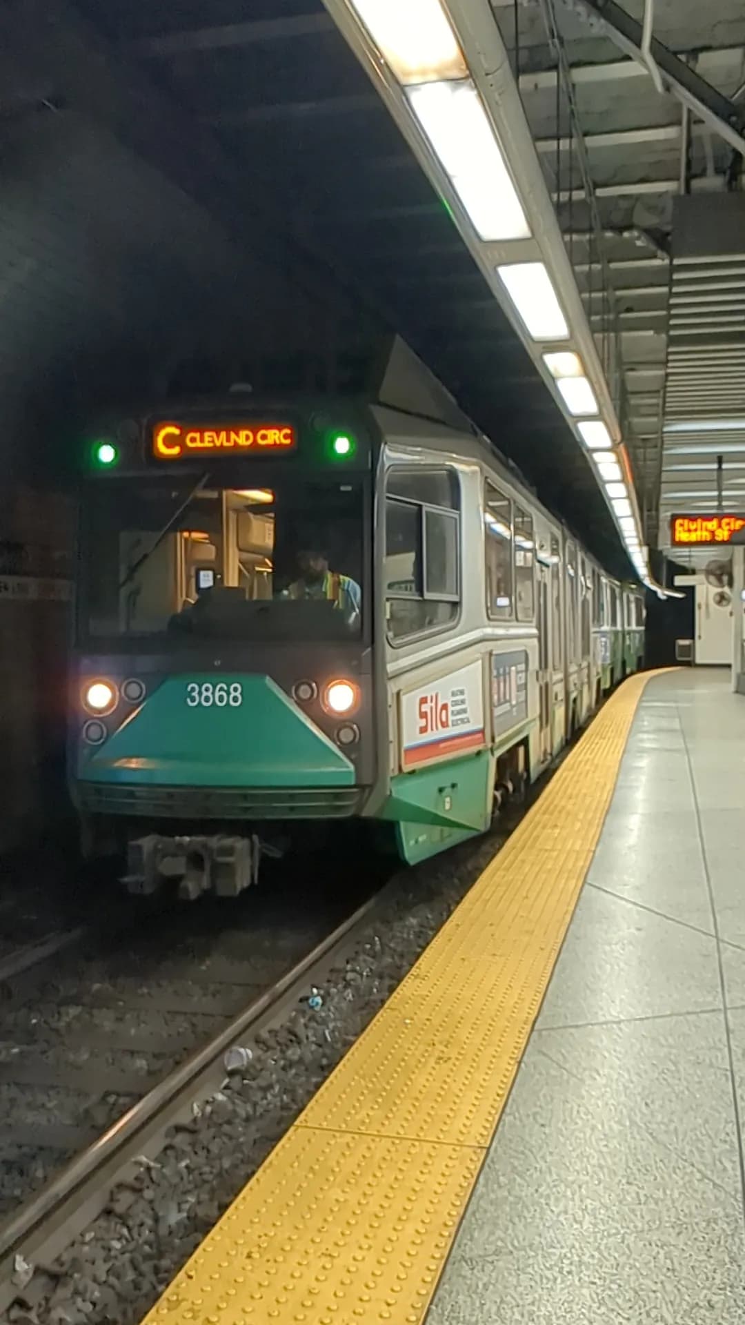 PXL_20250811_232141777