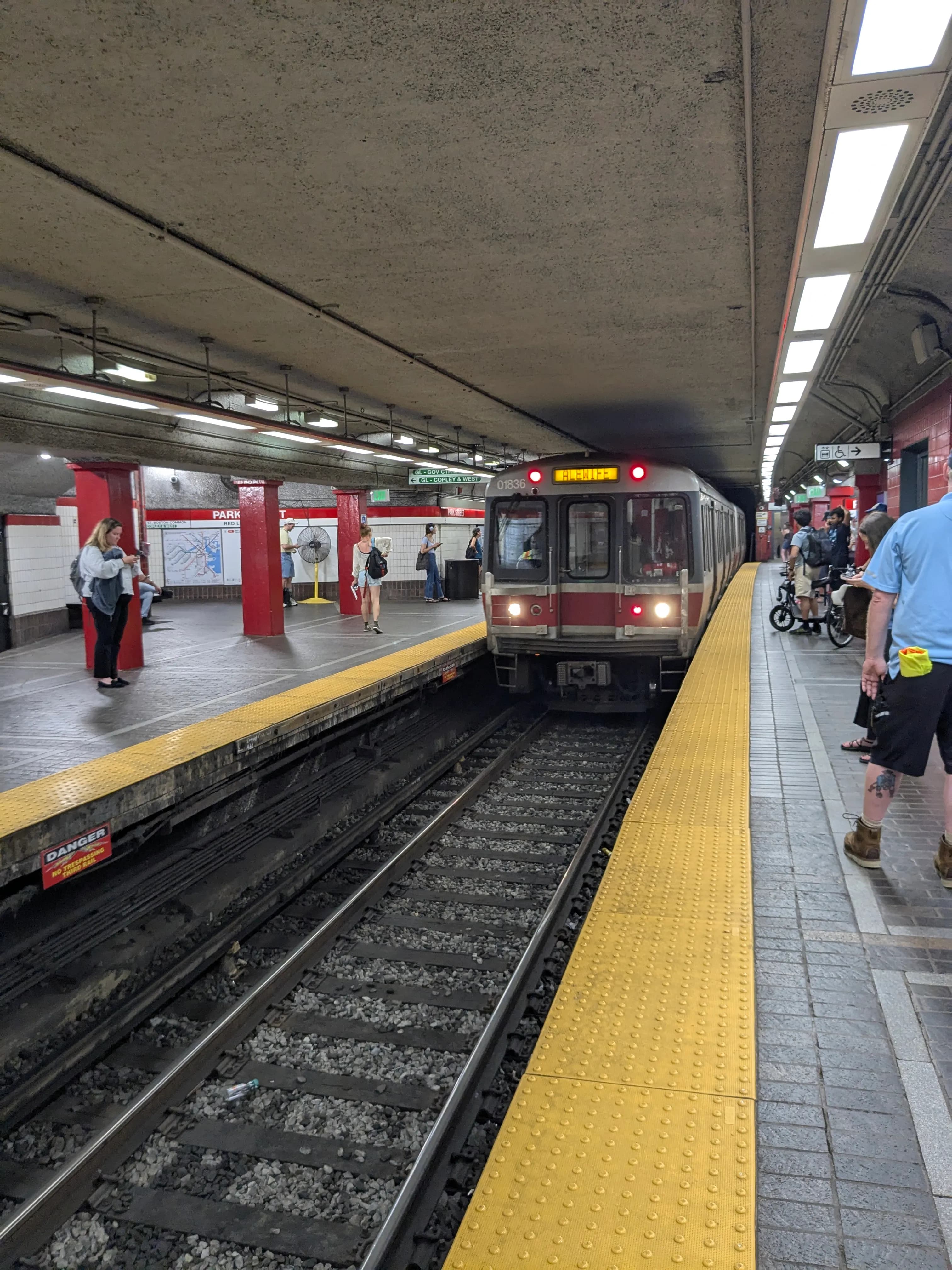 PXL_20250811_232926320